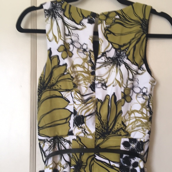 EUC Roulette Floral MIDI Dress - Picture 7 of 8